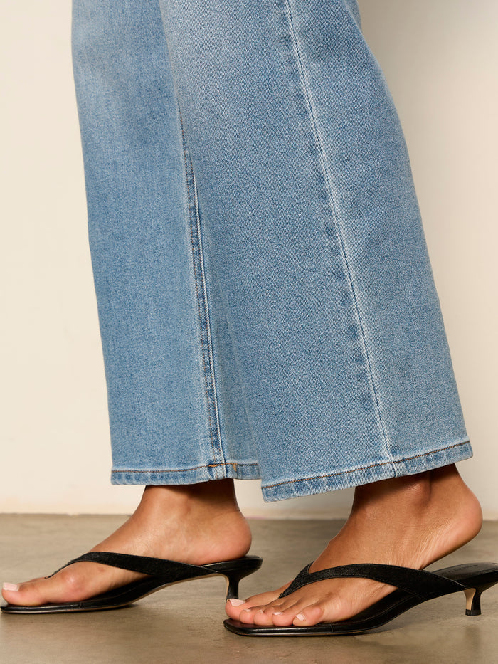 Ekara Crop Jean Light Wash