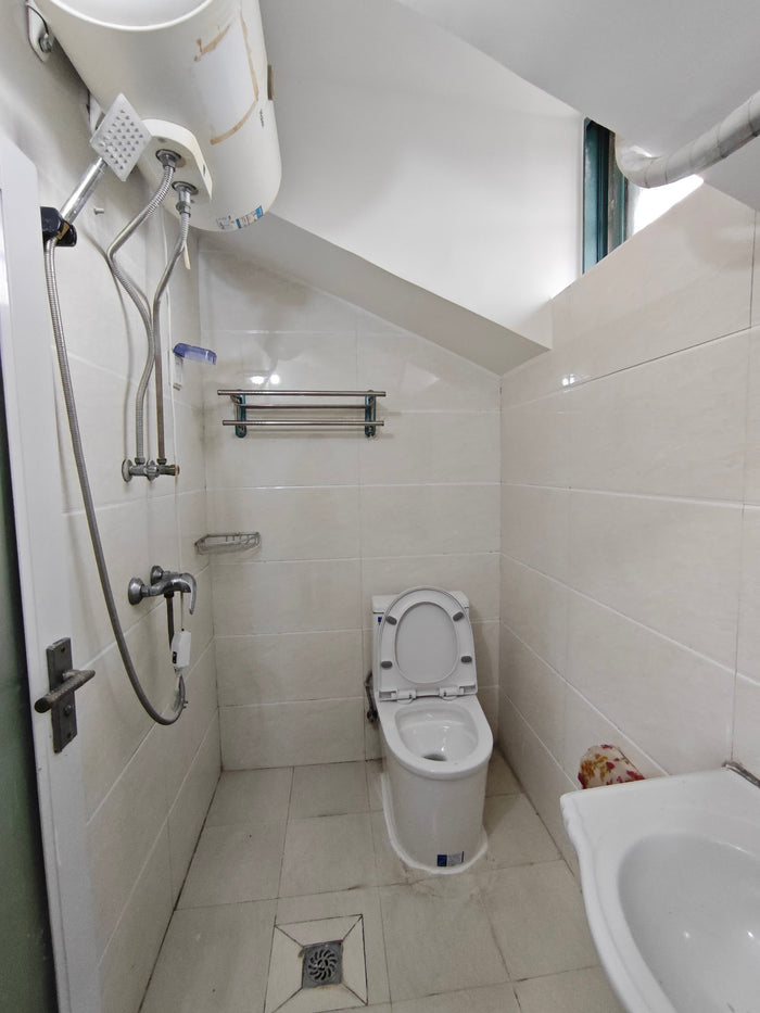 Kos Unit BA (Sep 2026) - Single Room - CNY 700/bulan