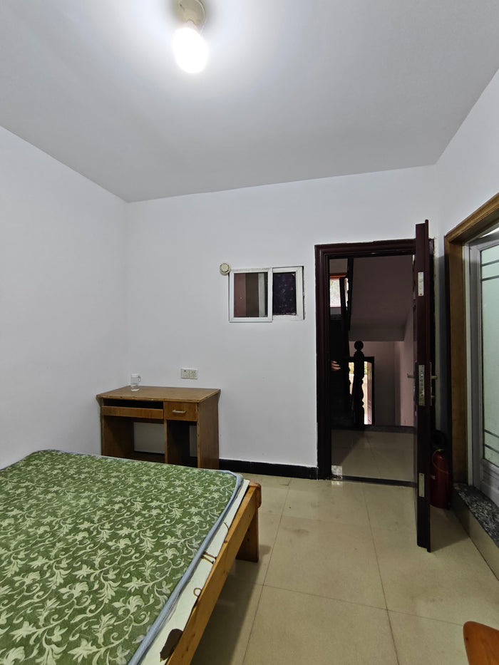 Kos Unit M (Sep 2026) - Single Room - CNY 650/bulan