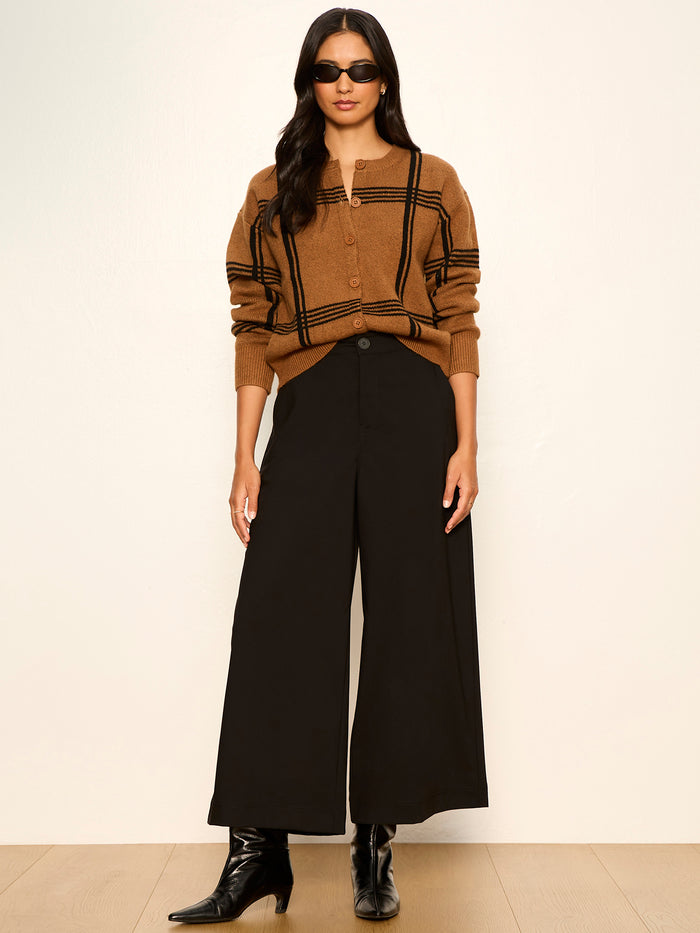 Must-Have Cardi Cocoa Powder / Black Plaid