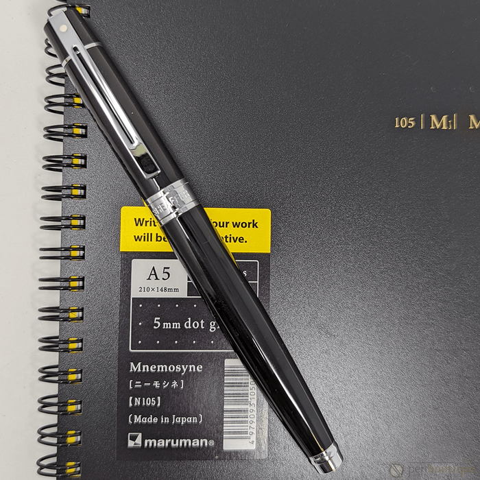 Sheaffer 300 Fountain Pen - Glossy Black Lacquer Medium - Pen Boutique Ltd